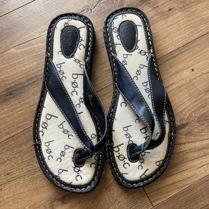 B.O.C. Born Concept Black Faux Leather Flip Flop Thong Sandals; Size 9